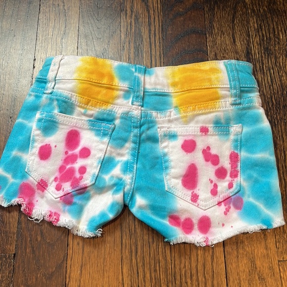 Denim shorts.  See all pics! Girls size 5 and 6.  Two pairs. - Picture 4 of 10